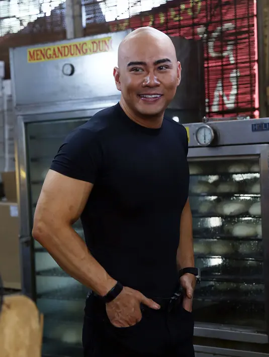 Meski belum memutuskan langkah selanjutnya, tidak menutup kemungkinan, presenter berkepala plontos tersebut melaporkan balik motivator tersebut. (Nurwahyunan/Bintang.com)