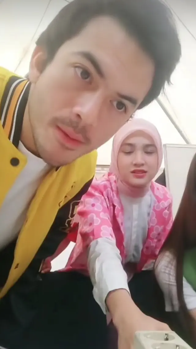 7 Potret kebersamaan Rizky Nazar dan Cut Syifa, bikin baper saat kondangan nikahan Febby Rastanty