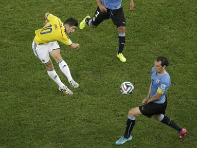 Gol terbaik Piala Dunia 2014 ternyata menjadi milik striker timnas Kolombia James Rodriguez, Brasil. (REUTERS/Felipe Dana)