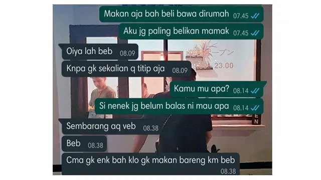 7 Curhatan Netizen Soal Bentuk 'I Love You' dari Pasangan Ini Bikin Baper