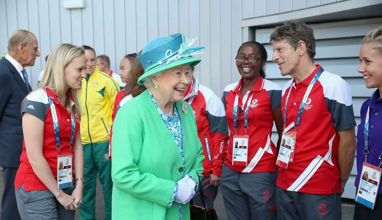 “Dia harus menonjol agar orang bisa mengatakan, ‘Saya melihat ratu,’” ujar Sophie, Duchess of Edinburg dalam film rilisan tahun 2016, The Queen at 90.