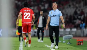 Pelatih Timnas Indonesia, John Herdman, memimpin anak asuhnya saat menghadapi Oman pada FIFA Matchday periode Juni 2026 di Stadion Utama Gelora Bung Karno, Jakarta. Berkat racikan Herdman, Tim Garuda menang 3-0 atas Oman. (Bola.com/Bagaskara Lazuardi)