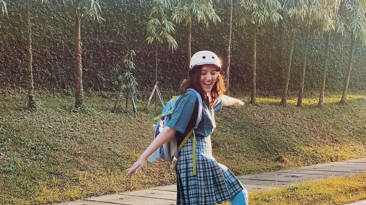 FOTO: Safety dan Stylish, Ini Gaya Kasual Ify Alyssa Saat Bersepatu Roda