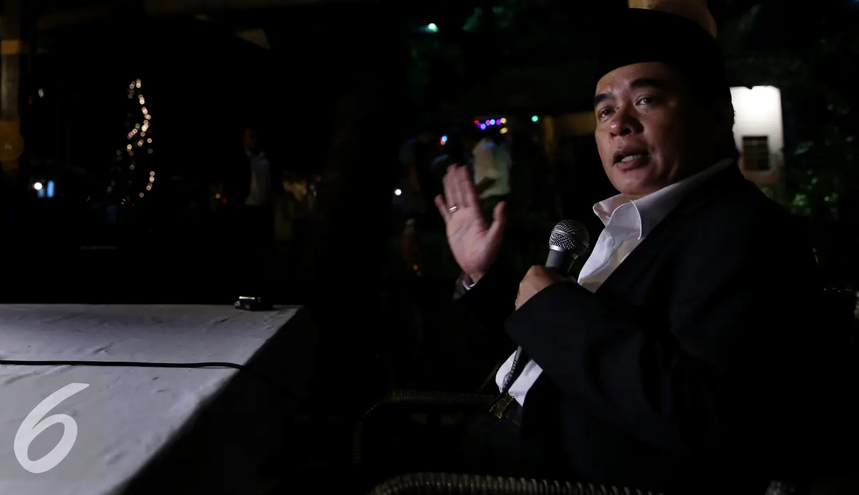 Ade Komarudin saat memberikan keterangan pers di Jakarta, Senin malam (5/12). Akom menegaskan, langkah-langkah pemulihan nama baiknya itu akan dilakukan setelah sepuluh hari ke depan. (Liputan6.com/JohanTallo)