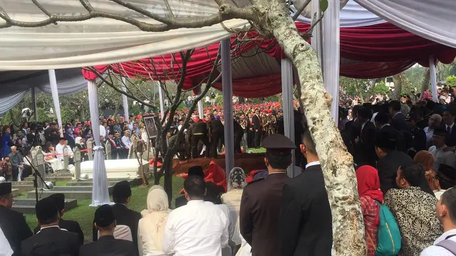 Prosesi pemakaman Ani Yudhoyono di TMP Kalibata, Jakarta Selatan, Minggu (2/6/2019).