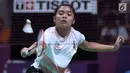 Tunggal putri Indonesia, Gregoria Mariska Tunjung mengembalikan kok ke arah pemain India, Pusarla V Sindhu di babak 16 besar Bulutangkis Tunggal Putri Asian Games 2018 di Istora Kompleks GBK, Jakarta, Sabtu (25/8). (Liputan6.com/Helmi Fithriansyah)