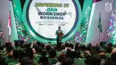 Ketum PPP Romahurmuziy memberikan arahan dalam Rapimnas IV dan Workshop Nasional Anggota DPRD di Jakarta, Selasa (26/2). Pembahasan Rapimnas untuk pematangan strategi pemenangan pemilu legislatif dan pemenangan Jokowi-Ma'ruf. (Liputan6.com/Faizal Fanani)
