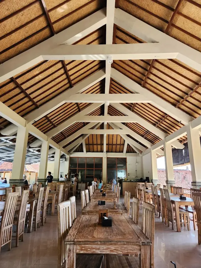 Rekomendasi Tempat Makan Enak di Nusa Penida Bali yang Halal