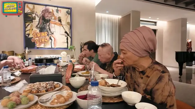 Potret Dapur dan Ruang Makan Rumah Maia Estianty