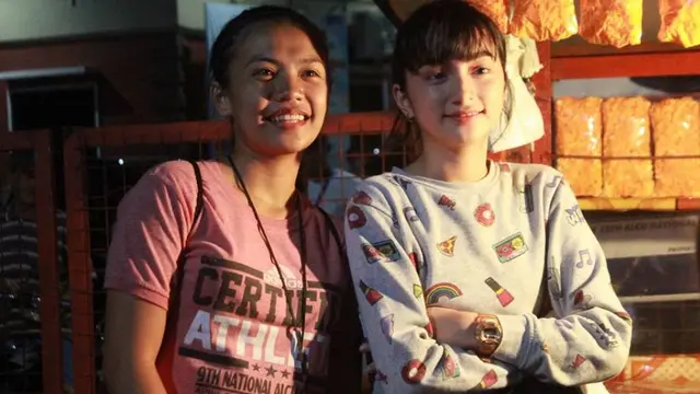 [Bintang] Jualan Popcorn, Gadis Cantik Ini Hebohkan Dunia Maya