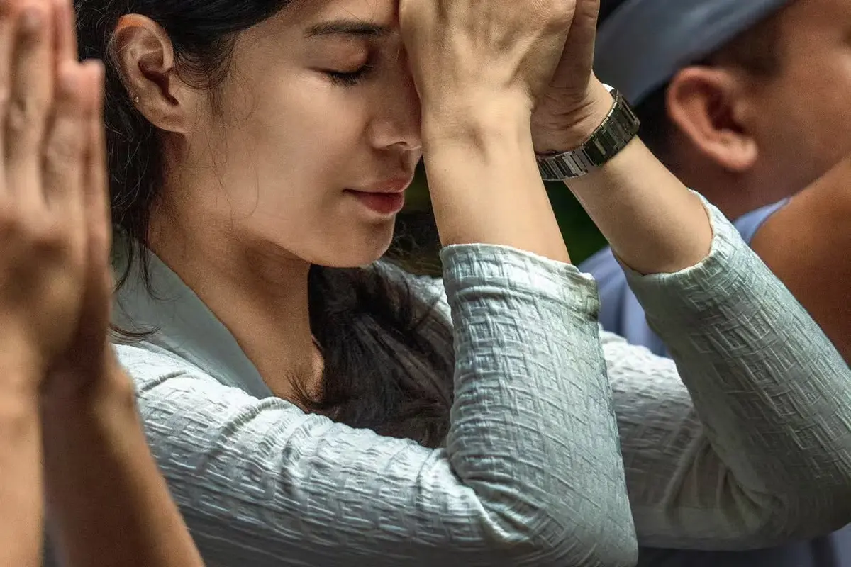 Outfit Dian Sastrowardoyo Liburan di Ubud, Bali. [@therealdisastr]
