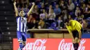 Pemain Deportivo Coruna Lucas Perez merayakan gol saat timnya bermain imbang 1-1 melwan Atletico Madrid pada lanjutan La Liga Spanyol di Stadion Riazor, Sabtu (30/10/2015) dini hari. (REUTERS/Miguel Vidal)