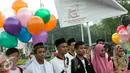 Sejumlah komunitas pemuda dan pemerhati anak kirim surat pesawat kertas untuk Presiden Joko Widodo, Jakarta, Minggu (29/5). Surat tersebut berisi dukungan agar Indonesia segara mengaksesi Kerangka Kerja Pengendalian Tembakau. (Liputan6.com/Yoppy Renato)