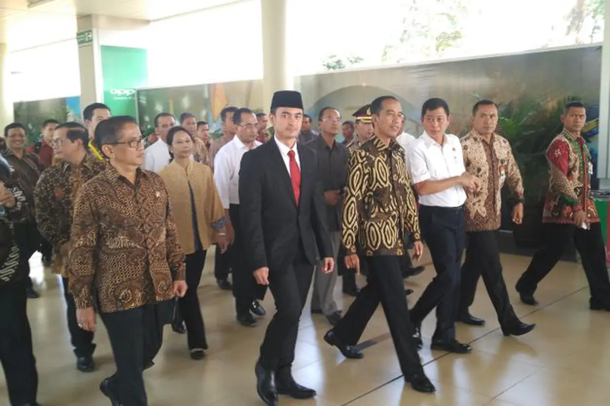 Presiden Joko Widodo (Jokowi) meresmikan Bandara Sultan Thaha, Jambi, Kamis (21/7/2016). 