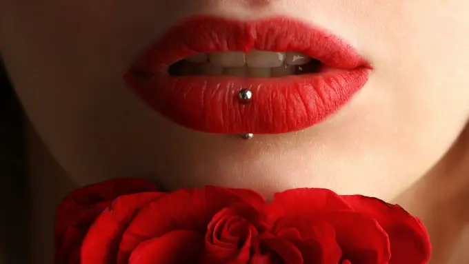 Cara Merawat Bibir Kering dan Hitam