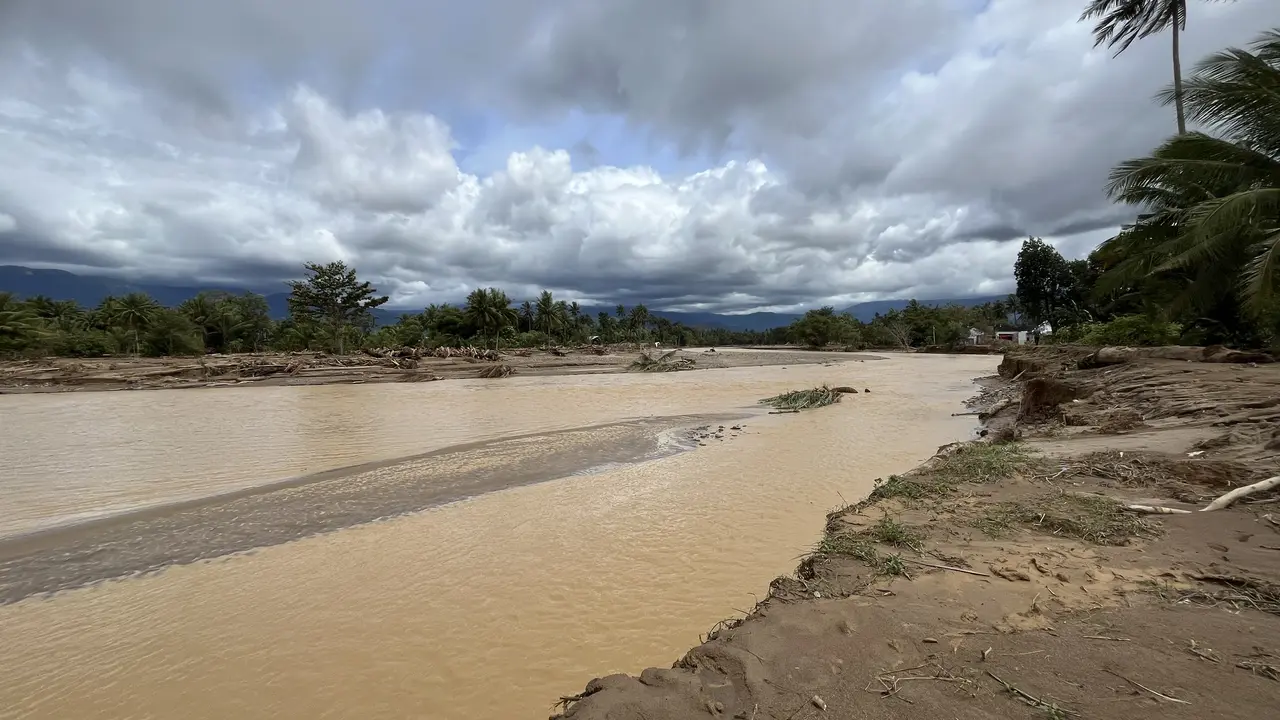 Kondisi pasca-bencana di dua daerah aliran sungai (DAS) yang berada tak jauh dari Kabupaten Agam dan Kota Padang, Sumatera Barat (Sumbar).