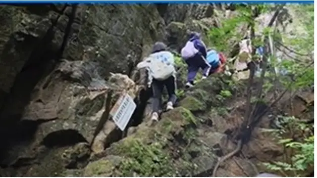Lift Tebing di China Permudah Anak Sekolah