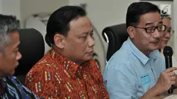 Direktur Relawan BPN Prabowo-Sandi Ferry Mursyidan Baldan memberikan keterangan hasil rapat persiapan debat Capres keempat di kantor KPU, Jakarta, Senin (25/3). Hasil rapat tersebut memutuskan moderator yang ditunjuk ialah Retno Pinasti dan Zulfikar Naghi. (merdeka.com/Iqbal S Nugroho)