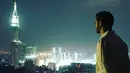 Aktor Fachri Albar berpose sambil memandangi kota Mekah saat berada di Arab Saudi. Fachri Albar ditangkap di kediamannya di kawasan Cireundeu. Fachri ditangkap pagi tadi, sekitar pukul 07.00 WIB. (Instagram.com/aialbar)