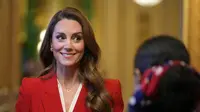 Kate Middleton Daur Ulang Gaya Setelan Merah 2 Tahun Lalu, Simpan Makna Tersirat