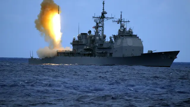 Kapal tempur Amerika Serikat USS Shiloh meluncurkan misil anti rudal balistik SM-3 (US Navy via Wikimedia Commons)