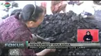 Tusuk sate, talenan, arang hingga bumbu untuk daging hewan kurban diburu pembeli.