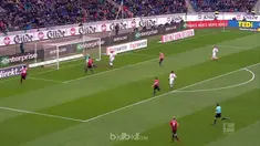 Leipzig berhasil melewati ancaman tuan rumah Hannover dan meraih kemenangan tipis 3-2.

Tim tamu unggul 2-0 lebih dulu sebelum Han...