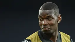 Pemain Manchester United, Paul Pogba, saat sesi latihan jelang laga Liga Europa di Stadion Rhein Energie, Cologne, Minggu (9/8/2020). Manchester United akan berhadapan dengan Copenhagen. (AFP/Sascha Steinbach)
