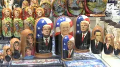 Boneka yang disebut Matryoshki ini merupakan buah tangan asal rusia yang paling popular dan banyak dicari.