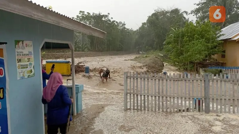 Banjir yang menerjang desa di Bone Bolango. Foto: Istimewa (Arfandi Ibrahim/Liputan6.com)