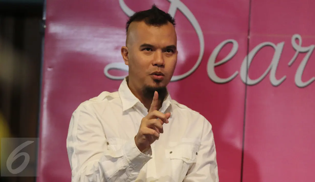 Cuitan Ahmad Dhani di Twitter gempar karena dia akan memotong 'burung'nya jika Jokowi-JK menang pilpres. Dhani mengklarifikasi bahwa itu berita hoaks.(Liputan6.com/Herman Zakharia)