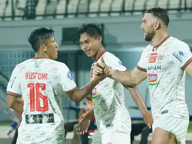 Persija Jakarta berhasil memetik poin penuh usai mengalahkan PSIS Semarang 2-1 di pekan ke-18 BRI Liga 1 musim ini. Kemenangan ini menjadi debut manis bagi Bustomi. (Dok Persija)