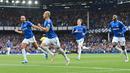 Everton membuntuti sang rival Liverpool di peringkat keempat. The Toffees mengoleksi sembilan trofi Community Shield. (AFP/Paul Ellis)
