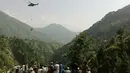 Militer Pakistan mengakui bahwa misi penyelamatan "sangat sulit dan berbahaya". (AFP)