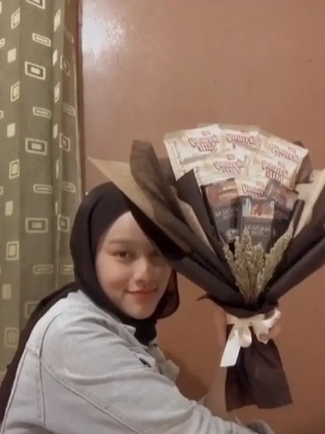 Viral, Wanita Ini Bikin Buket Rokok dan Kopi untuk Kado Ulang Tahun Pacar