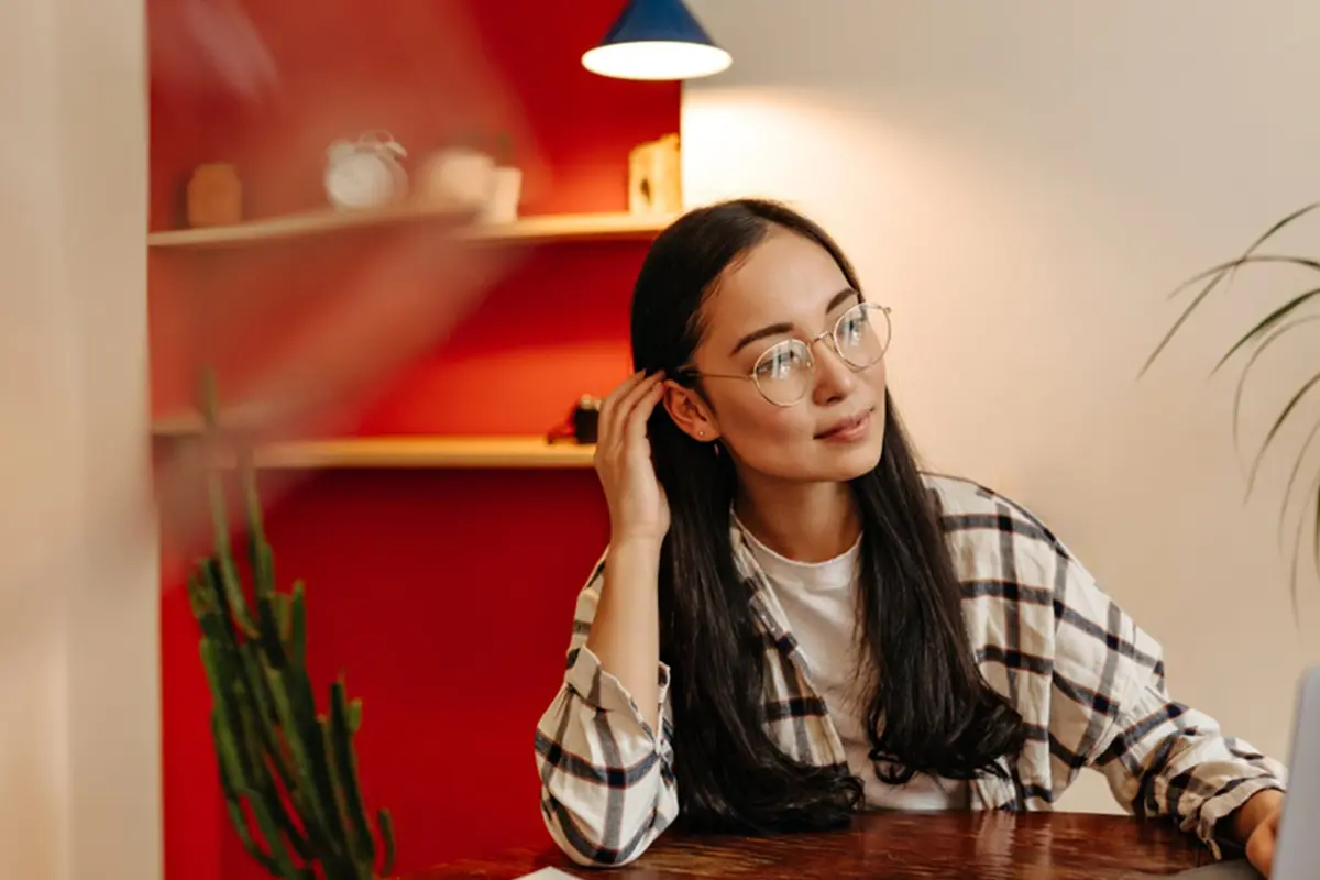 perempuan dan usia 20an