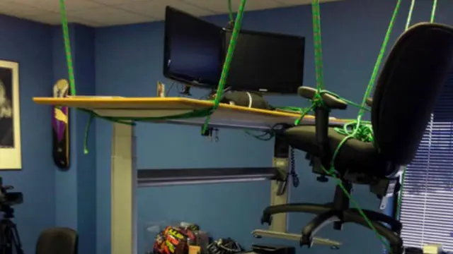 Potret Orang Kena Prank di Kantor ini Kocak Banget, Idenya Ada-Ada Saja
