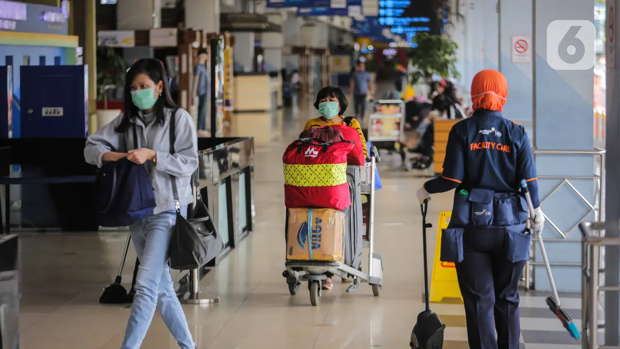 FOTO: Dampak Corona, Jumlah Penumpang di Bandara Halim dan Soetta Turun 30 Persen