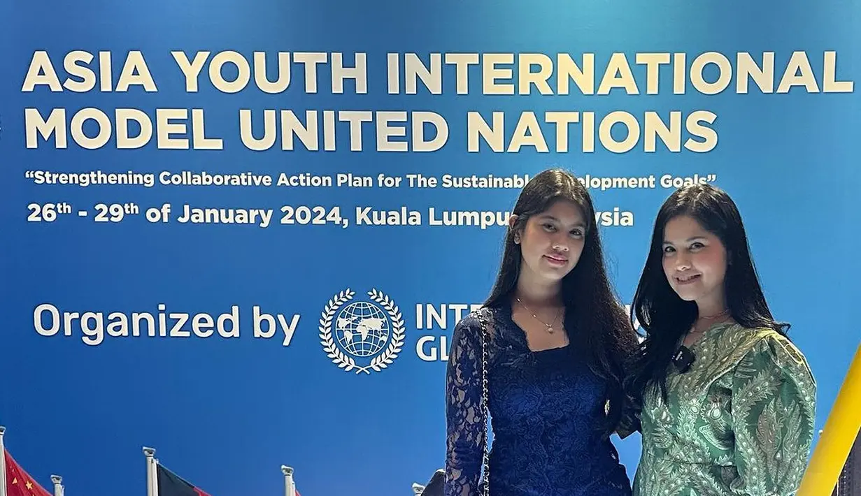 Putri Annisa Pohan dan AHY, Almira Tunggadewi bikin bangga dengan ikuti Model UN di Kuala Lumpur. Ini merupakan ajang diplomasi internasional yang melibatkan ribuan pelajar dari seluruh dunia untuk memahami lebih dalam soal hubungan internasional. [@annisayudhoyono]
