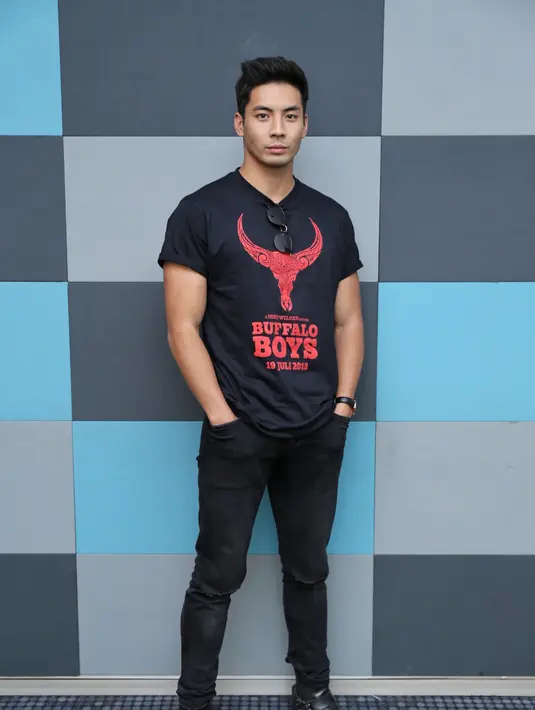 "Kalau dibandingkan produksi Hollywood, paling beda time frame nya. Ini 45 hari syuting, cepet banget. Syutingnya cepet banget per harinya, sangat efisien," ujar Yoshi. (Adrian Putra/Bintang.com)