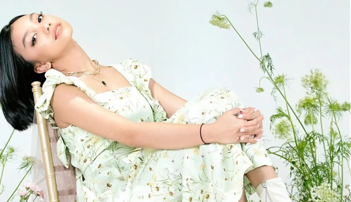 Selain itu, gaya berpakaian Naura pun nampaknya juga berubah. Kini gadis kelahiran tahun 2005 ini nampak lebih sering mengenakan dress yang membuat Naura tampil lebih anggun. (Liputan6.com/IG/naura.ayu)