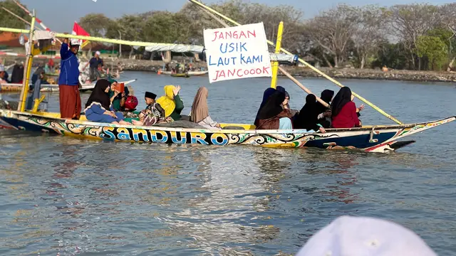 Nelayan kecil Kota Surabaya protes Proyek Kawasan Pesisir Terpadu Surabaya Waterfront Land (SWL) diklaim menjadi proyek strategis nasional (PSN) dengan PT Granting Jaya sebagai operatornya.