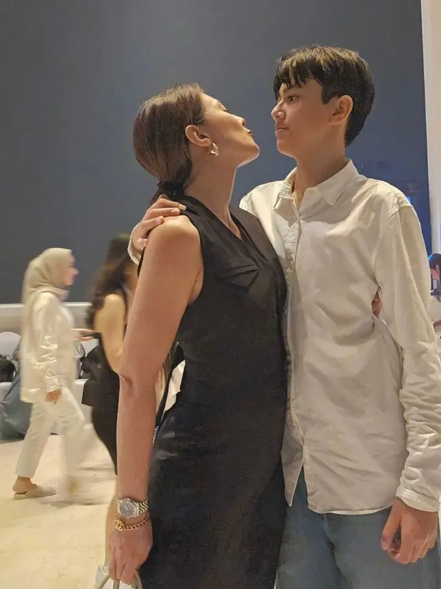 Wulan Guritno dan Jeremiah Alric di ajang World Scholar's Cup 2024 (Instagram/@wulanguritno)