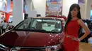 Hadirnya SPG yang menjaga stan di arena PRJ ini memang menjadi warna tersendiri (Liputan6.com/Faisal R Syam)