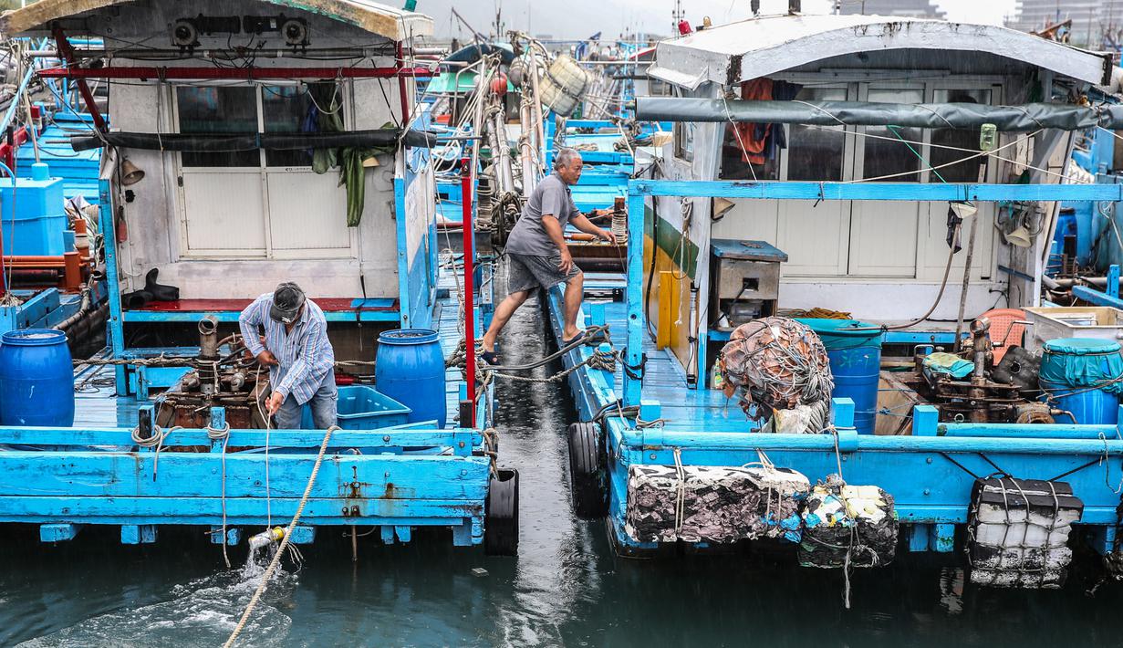 Peringatan akan terjadinya telah Topan Kong-rey telah dikeluarkan pada Rabu (30/10/2024). (I-Hwa CHENG/AFP)