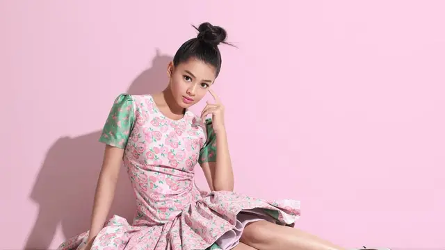 6 Gaya Pemotretan Aqeela Calista dengan Ragam Tema, Tampil Lebih Dewasa