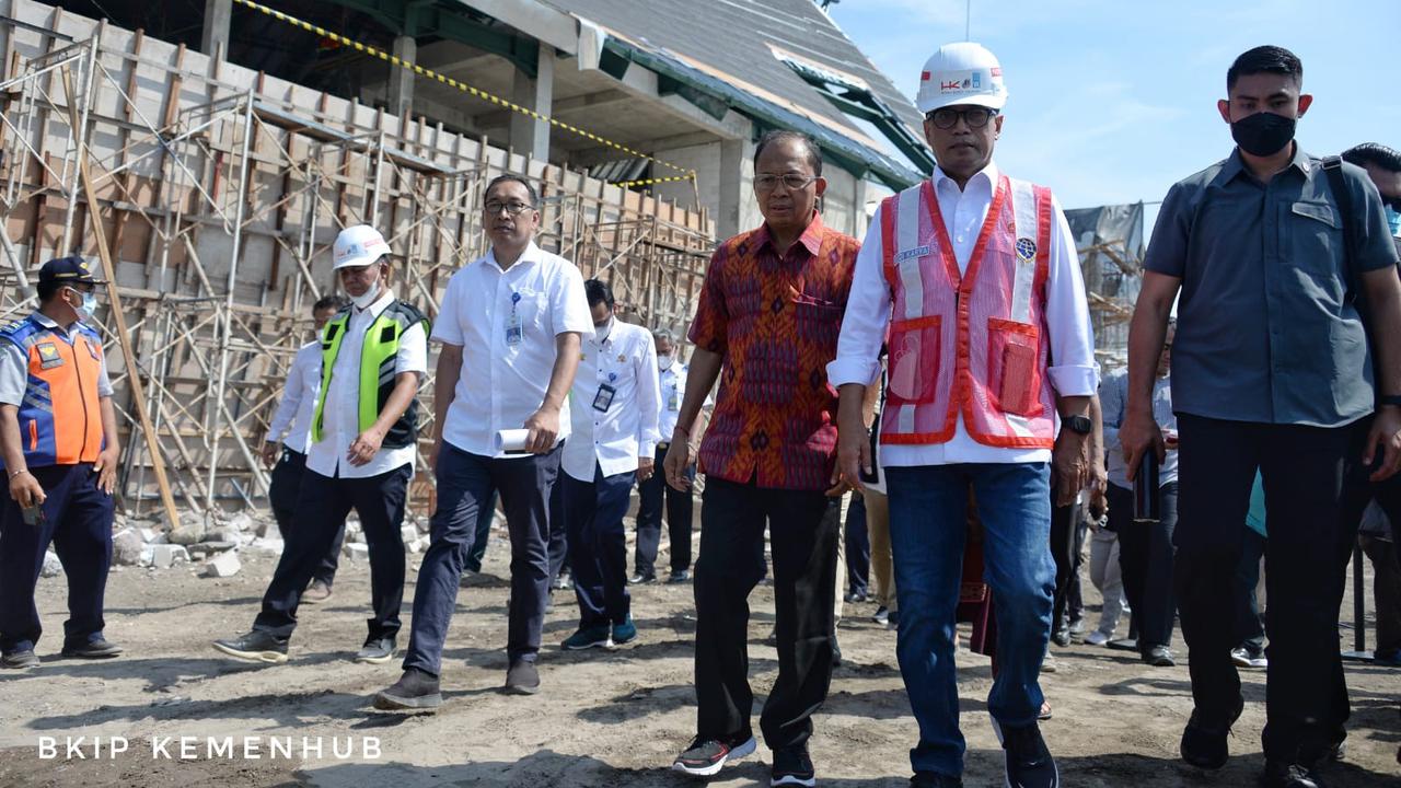 Menteri Perhubungan Budi Karya Sumadi meninjau pembangunan Pelabuhan Sanur, Bali
