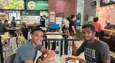 Ilhan Fandi dan Hariss Harun makan siang di resto nasi padang milik kiper Singapura