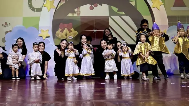 Jessica Mila saat Menyaksikan Putrinya Performance. [@jscmila]