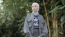 <p>Adhisty Zara sedang terlibat proyek film baru berjudul Cinta Dalam Ikhas. Dalam film ini dia memang memakai jilbab. (Foto: Instagram/ zaraadhsty)</p>